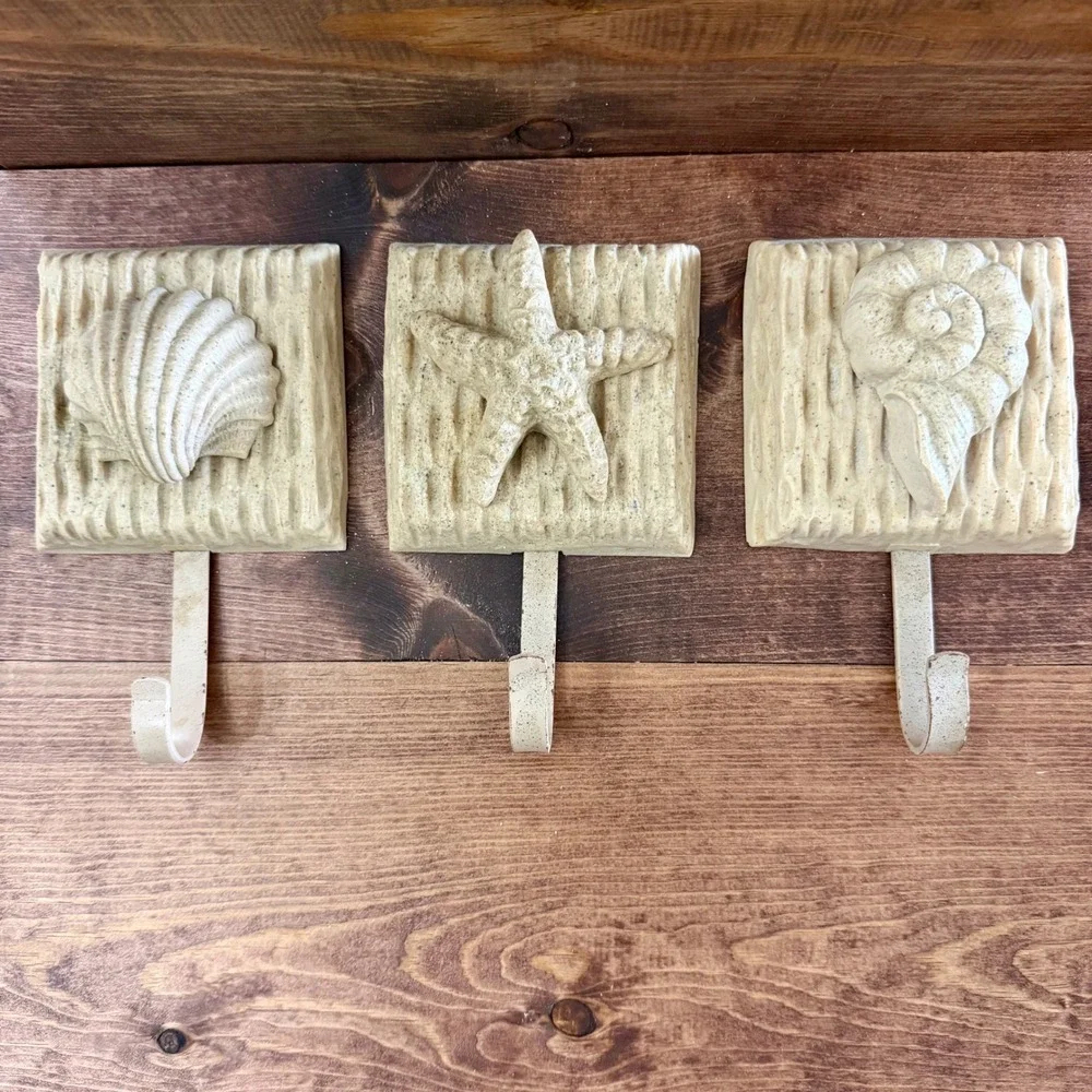 Coastal Seashell Wall Hooks Set of 3 Resin Starfish Conch Shell Towel Hanger VTG